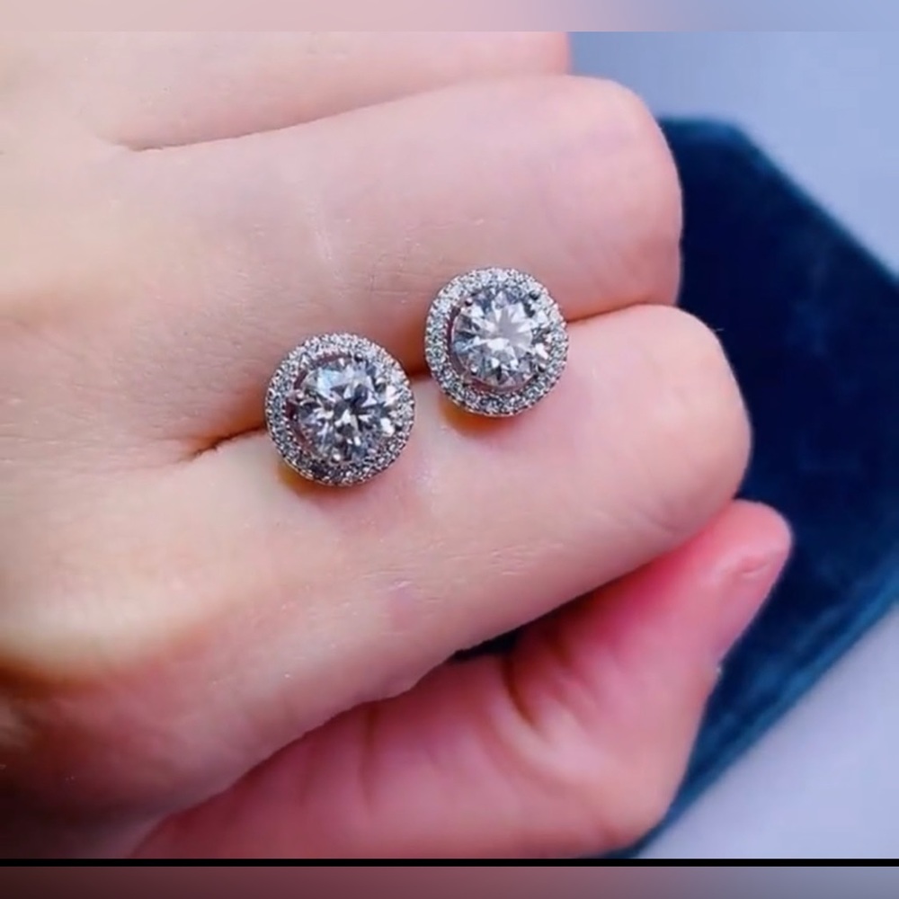 4.00 Ct Halo Round Cut VVS1/D Lab Created Stud Earrings 14K White Gold 8mm